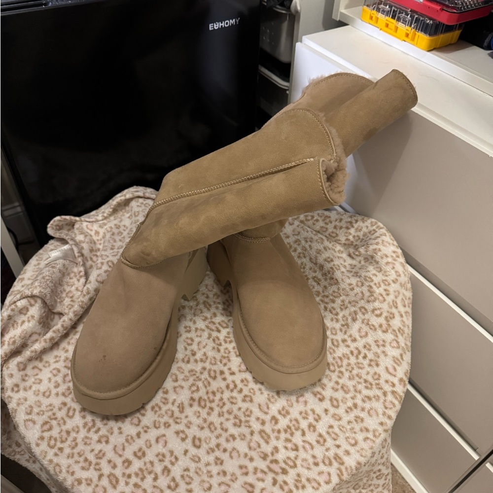 UGG Women's Classic Tan Winter Boots